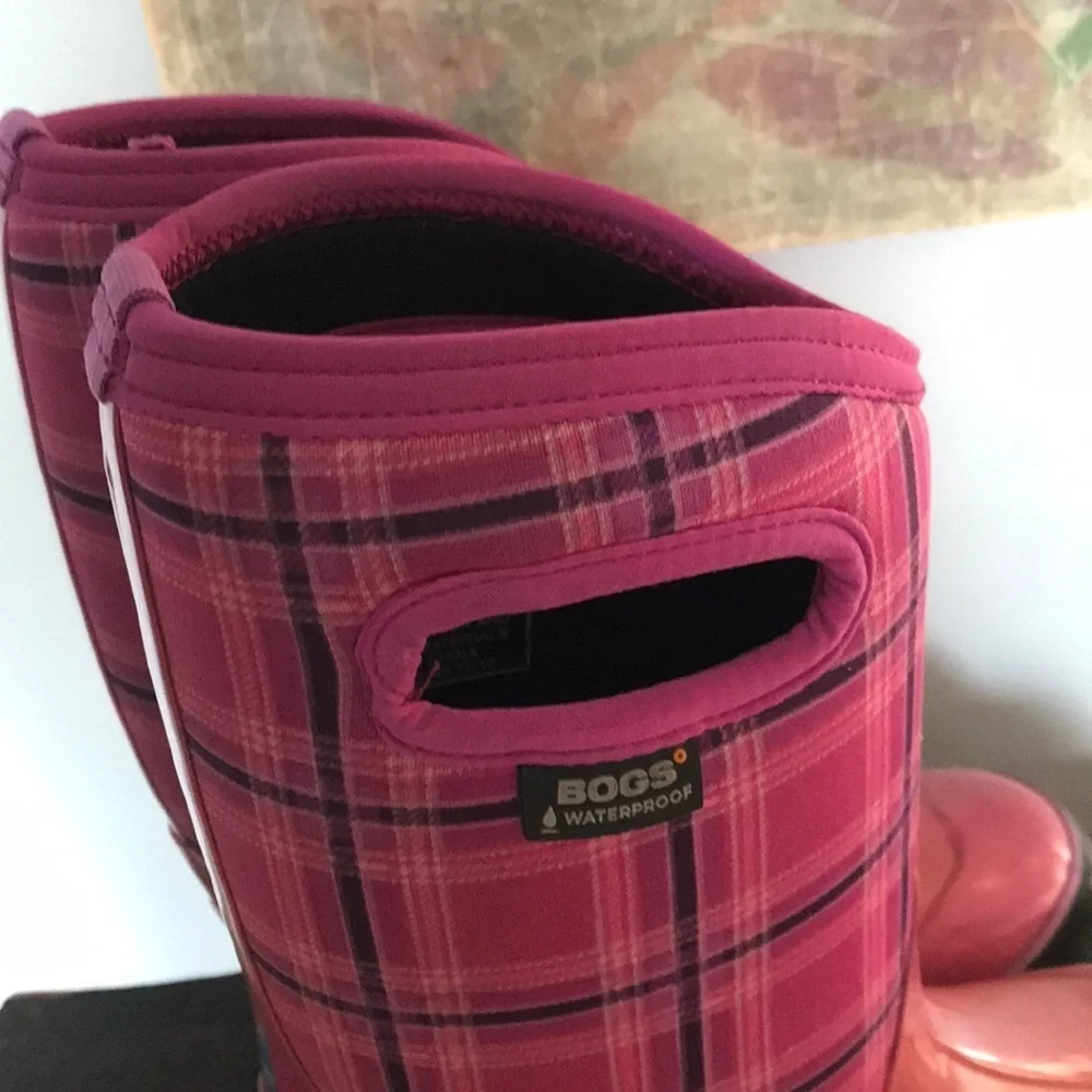 Bogs Winter Plaid Waterproof Boots Size 4